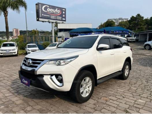 TOYOTA - HILUX SW4 - 2017/2017 - Branca - R$ 178.000,00