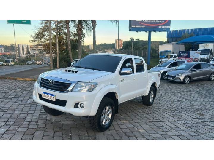 TOYOTA - HILUX - 2013/2014 - Branca - R$ 141.000,00