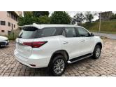 TOYOTA - HILUX SW4 - 2025/2025 - Branca - R$ 387.000,00