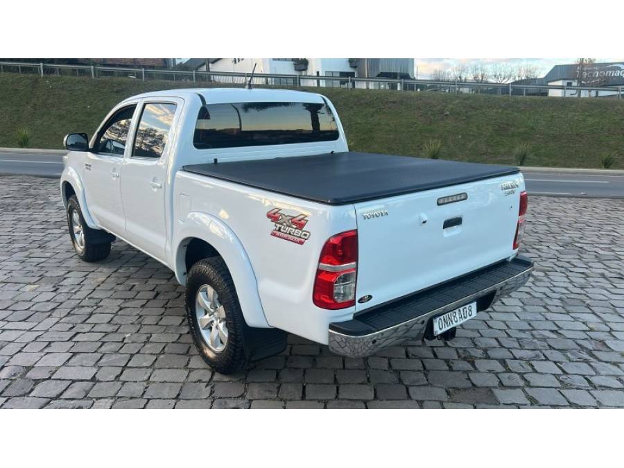 TOYOTA - HILUX - 2013/2014 - Branca - R$ 141.000,00