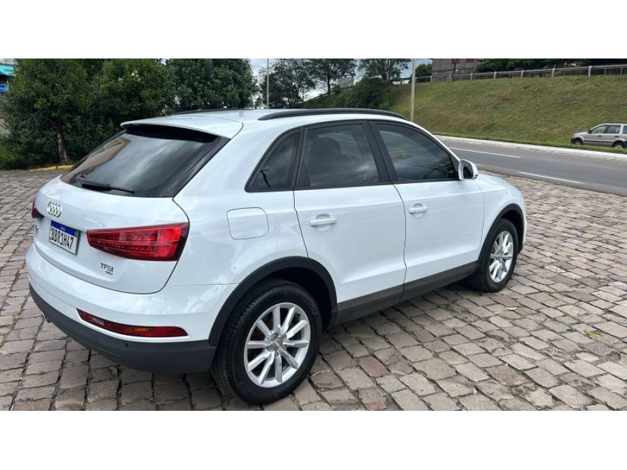 AUDI - Q3 - 2016/2017 - Branca - R$ 95.000,00