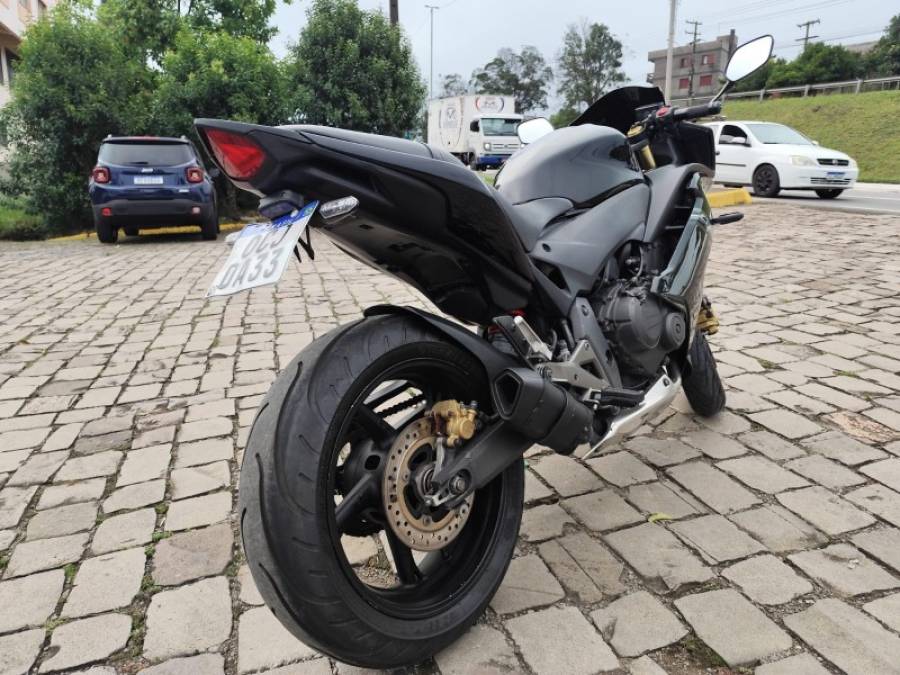 HONDA - CBR 600F - 2011/2012 - Preta - R$ 35.000,00