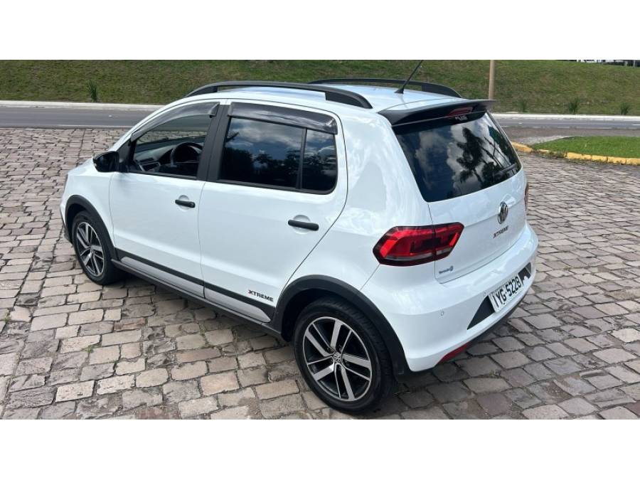 VOLKSWAGEN - FOX - 2017/2018 - Branca - R$ 63.000,00