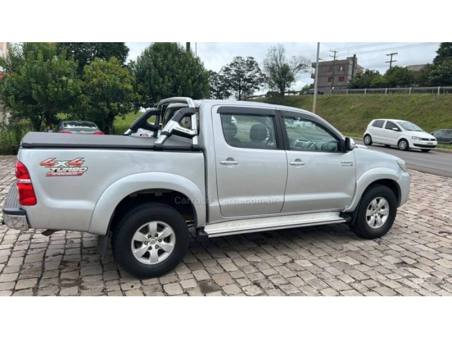 TOYOTA - HILUX - 2013/2013 - Prata - R$ 126.000,00