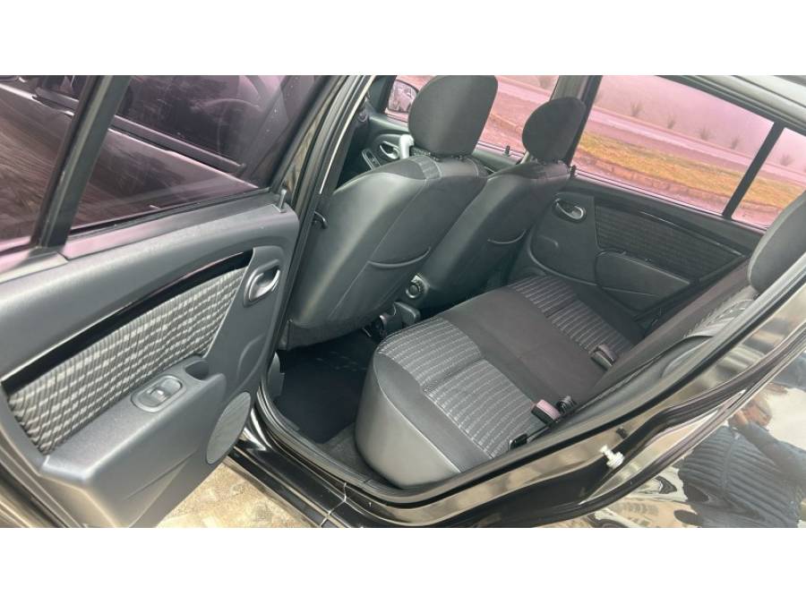 RENAULT - SANDERO - 2011/2012 - Preta - R$ 39.900,00