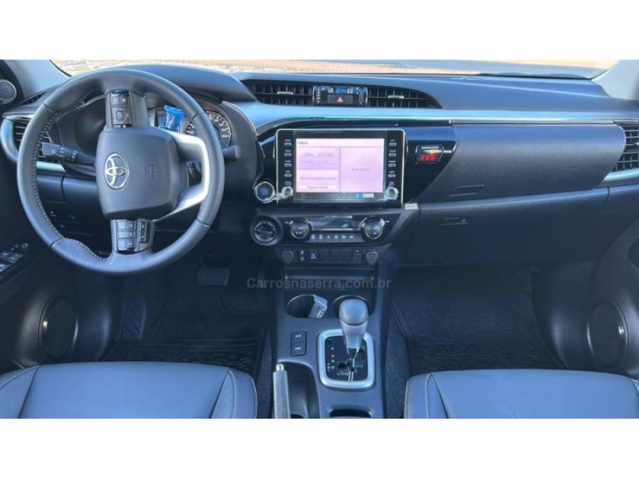 TOYOTA - HILUX - 2023/2023 - Branca - R$ 275.000,00