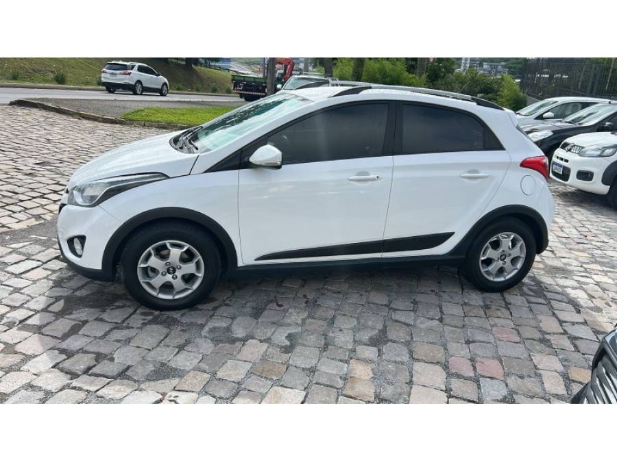 HYUNDAI - HB20X - 2013/2014 - Branca - R$ 59.900,00