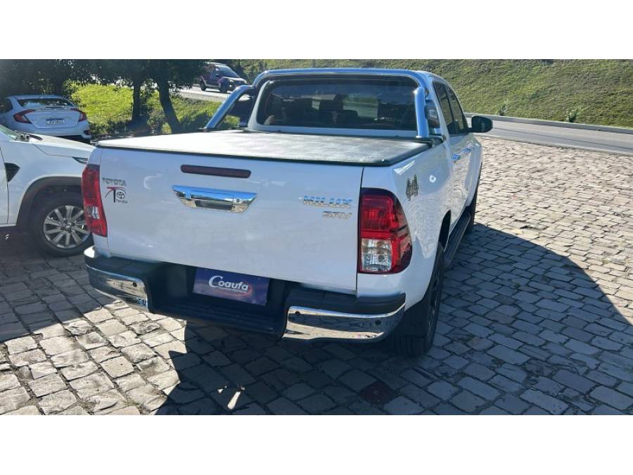 TOYOTA - HILUX - 2024/2024 - Branca - R$ 262.000,00