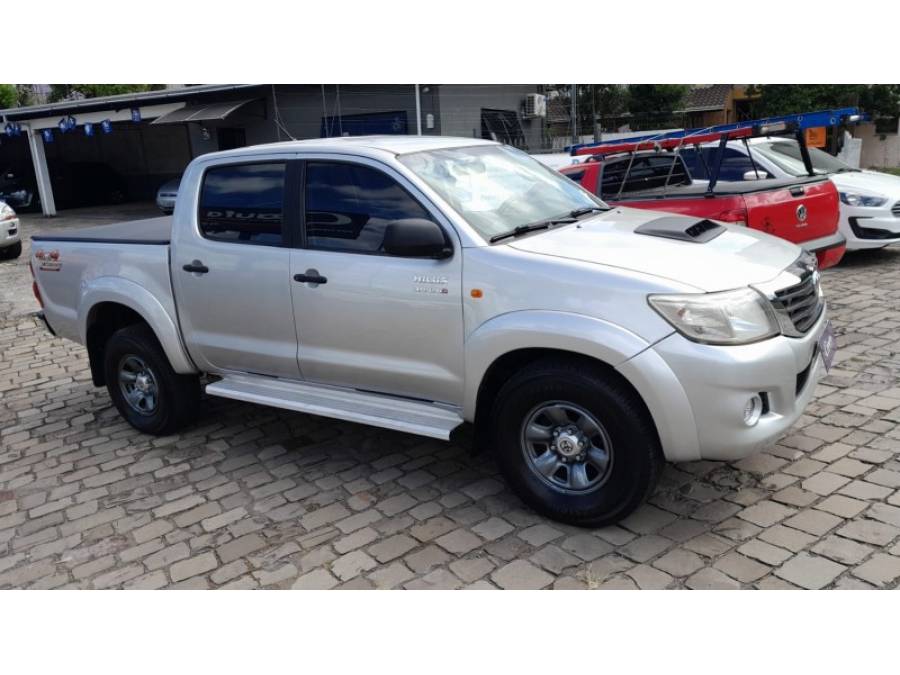 TOYOTA - HILUX - 2014/2014 - Prata - R$ 108.000,00