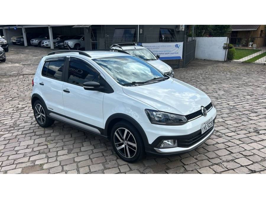 VOLKSWAGEN - FOX - 2017/2018 - Branca - R$ 63.000,00