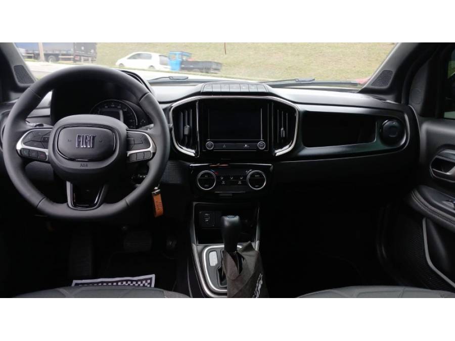 FIAT - STRADA - 2023/2024 - Preta - R$ 122.000,00