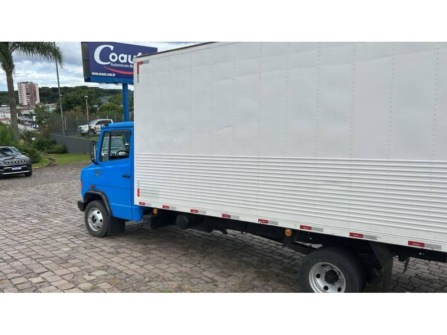 MERCEDES-BENZ - 710 PLUS - 2001/2001 - Azul - R$ 132.000,00