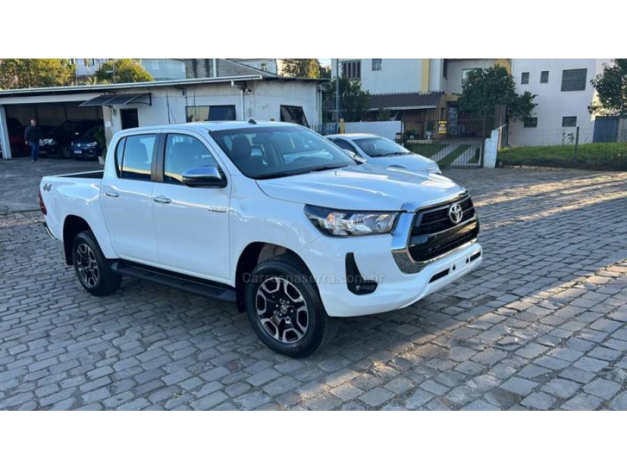 TOYOTA - HILUX - 2023/2023 - Branca - R$ 275.000,00