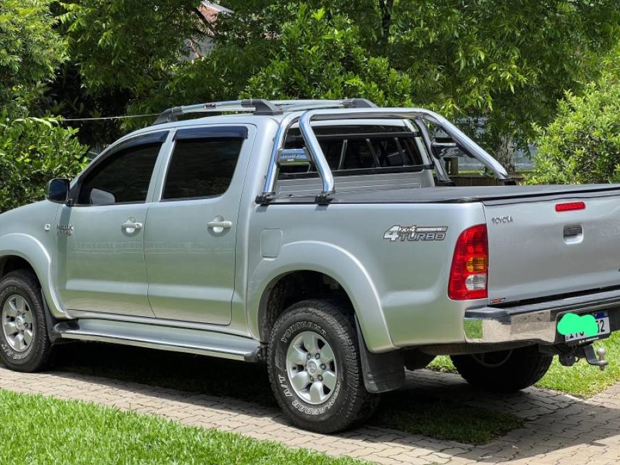 TOYOTA - HILUX - 2008/2008 - Prata - R$ 119.000,00