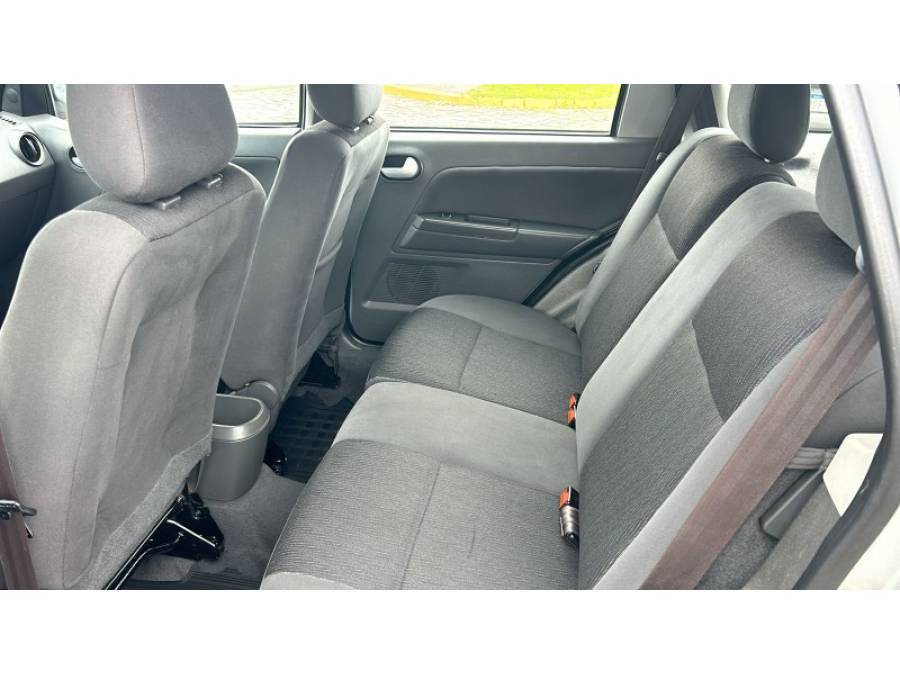 FORD - ECOSPORT - 2006/2006 - Prata - R$ 32.000,00