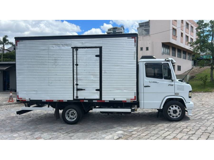 MERCEDES-BENZ - 710 - 2007/2007 - Branca - R$ 155.000,00