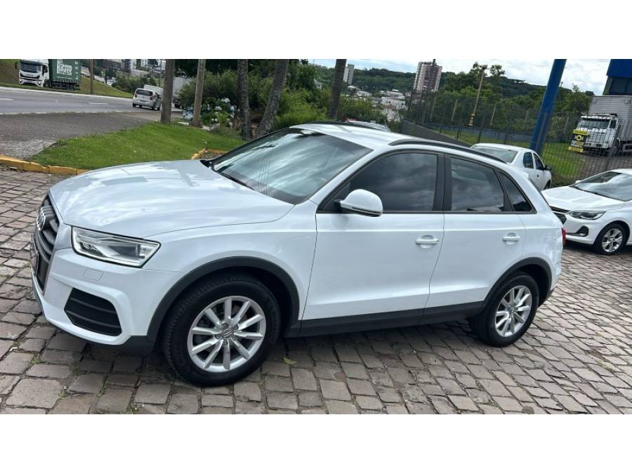 AUDI - Q3 - 2016/2017 - Branca - R$ 95.000,00