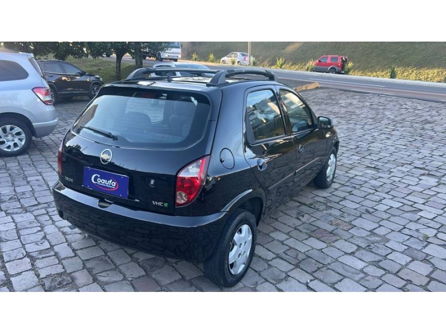 CHEVROLET - CELTA - 2010/2011 - Preta - R$ 24.000,00