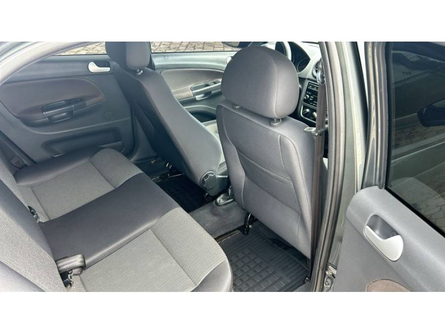 VOLKSWAGEN - GOL - 2013/2014 - Cinza - R$ 44.000,00