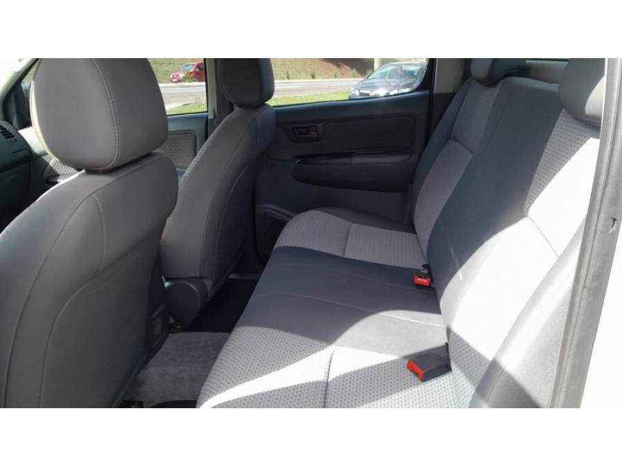 TOYOTA - HILUX - 2014/2014 - Prata - R$ 108.000,00