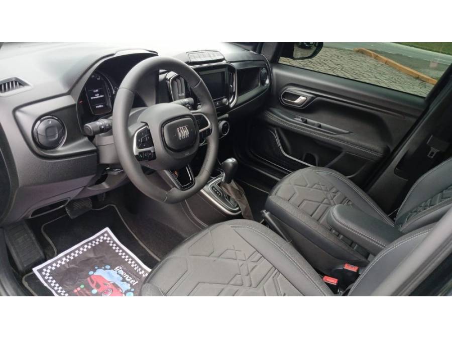 FIAT - STRADA - 2023/2024 - Preta - R$ 122.000,00