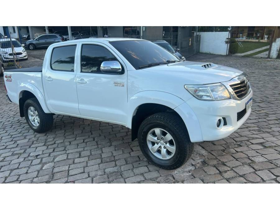 TOYOTA - HILUX - 2013/2014 - Branca - R$ 141.000,00