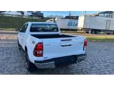 TOYOTA - HILUX - 2023/2023 - Branca - R$ 275.000,00