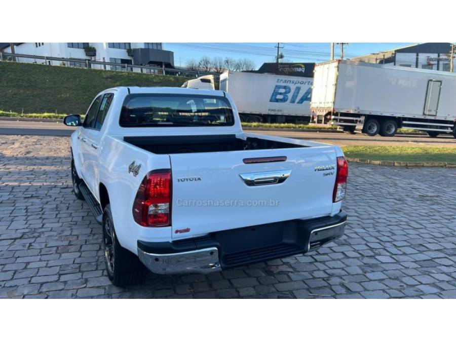 TOYOTA - HILUX - 2024/2024 - Branca - R$ 278.000,00