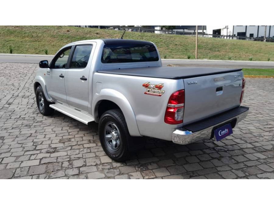 TOYOTA - HILUX - 2014/2014 - Prata - R$ 108.000,00