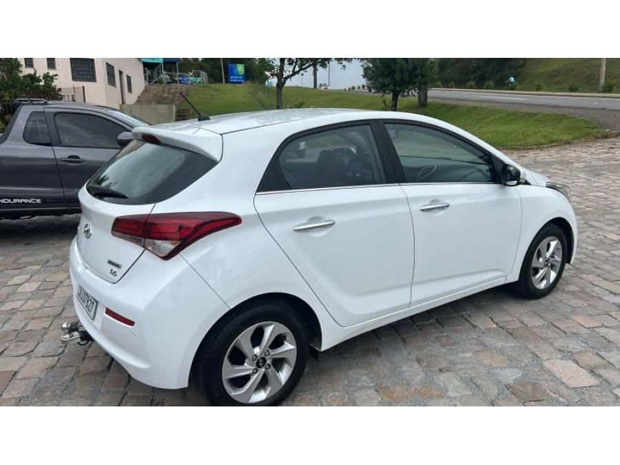 HYUNDAI - HB20 - 2017/2018 - Branca - R$ 72.900,00