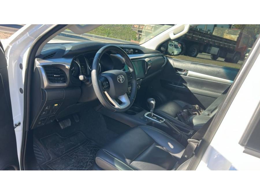TOYOTA - HILUX - 2024/2024 - Branca - R$ 262.000,00