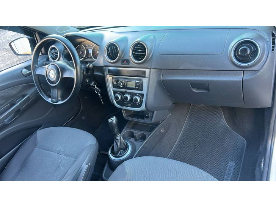 VOLKSWAGEN - SAVEIRO - 2012/2012 - Branca - R$ 45.000,00