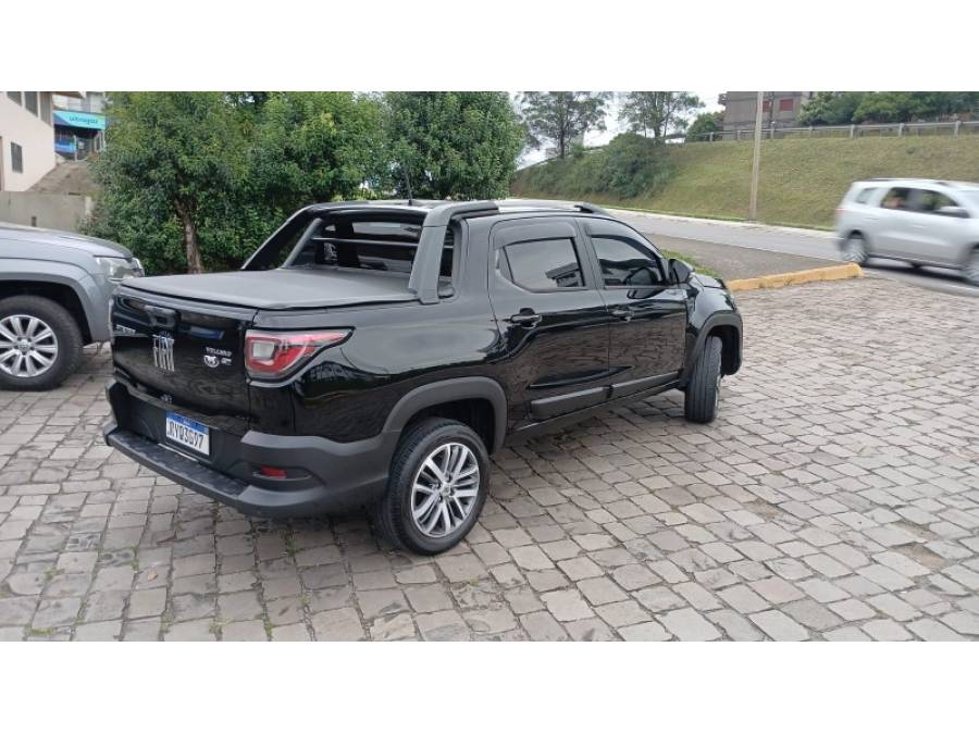 FIAT - STRADA - 2023/2024 - Preta - R$ 122.000,00