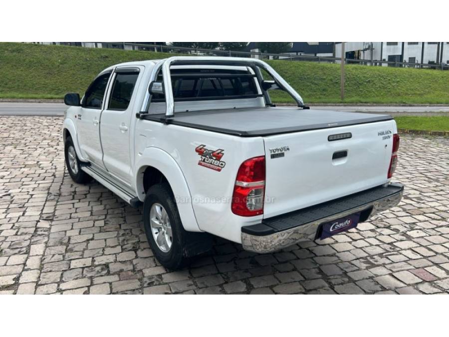 TOYOTA - HILUX - 2013/2014 - Branca - R$ 153.000,00