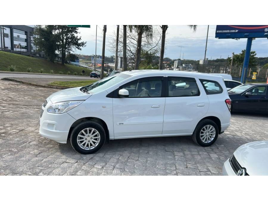 CHEVROLET - SPIN - 2013/2013 - Branca - R$ 40.000,00