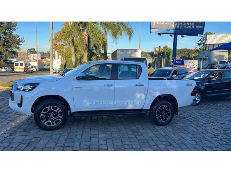 TOYOTA - HILUX - 2023/2023 - Branca - R$ 275.000,00