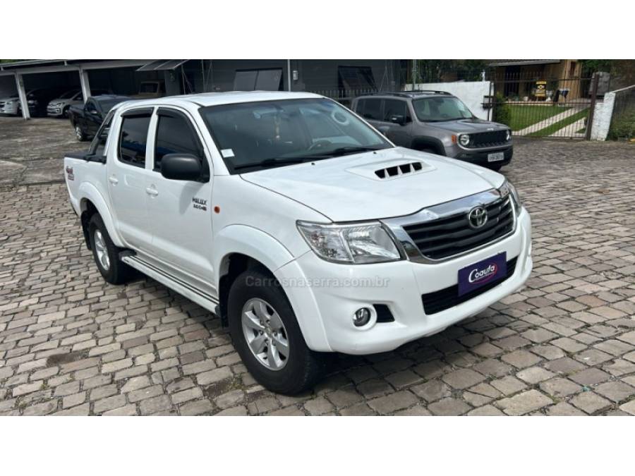 TOYOTA - HILUX - 2013/2014 - Branca - R$ 153.000,00