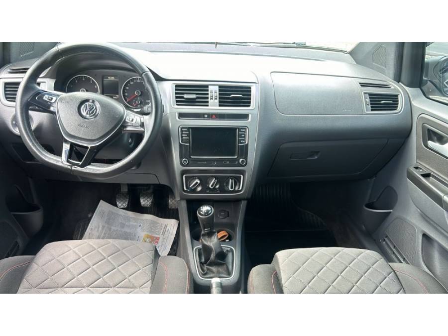 VOLKSWAGEN - FOX - 2017/2018 - Branca - R$ 63.000,00
