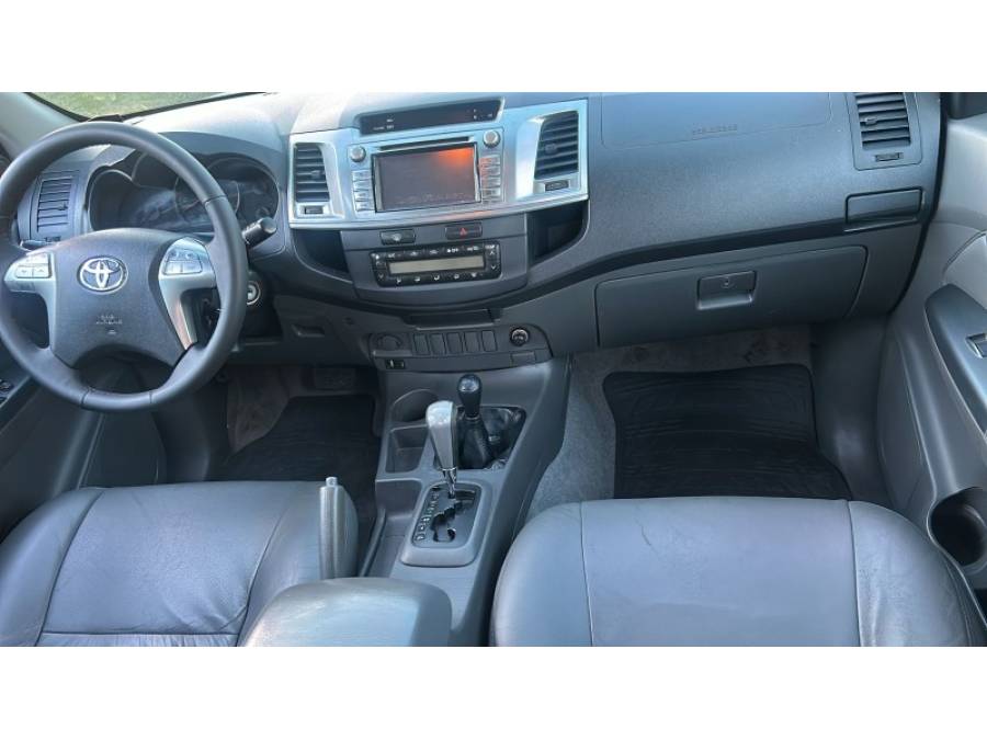 TOYOTA - HILUX - 2013/2014 - Branca - R$ 141.000,00
