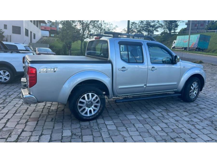 NISSAN - FRONTIER - 2015/2015 - Prata - R$ 100.000,00