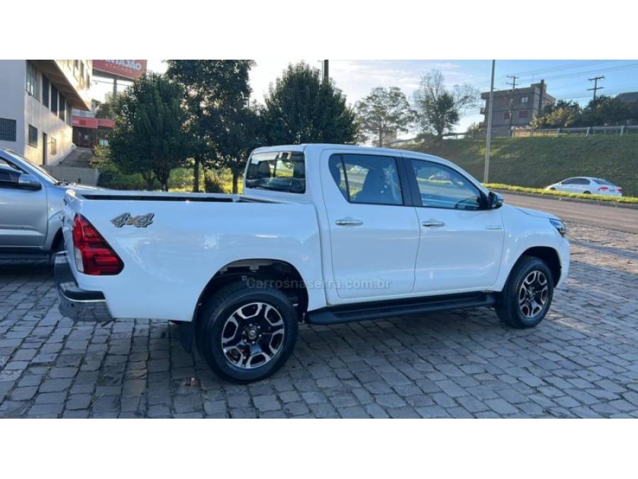 TOYOTA - HILUX - 2024/2024 - Branca - R$ 278.000,00